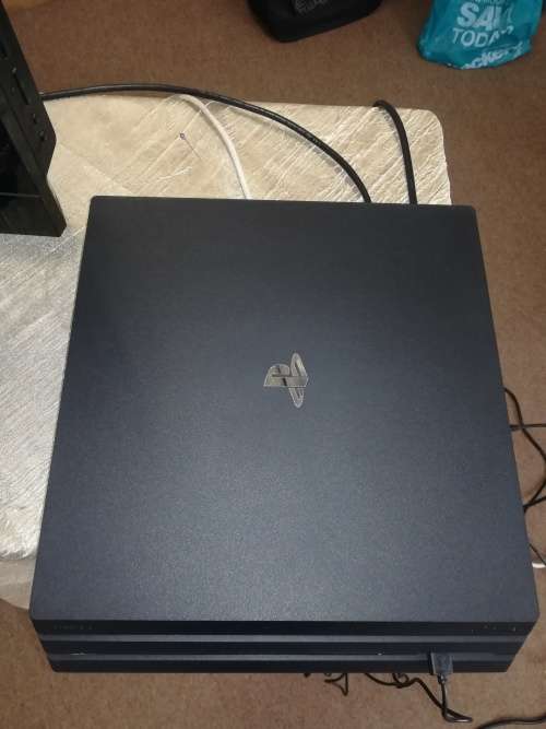 PS4 PRO 1TB CONSOLE + 1 CONTROLLER + 2 GAMES (LIKE NEW)
